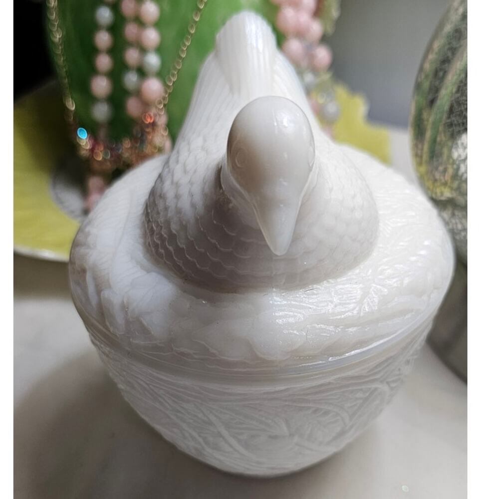 Vintage Avon White Milk Glass Nesting Dove Covered Dish - Picture 2 of 7